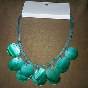 ADORABLE H&M GREEN FAUX SHELL NECKLACE 🍀🌼